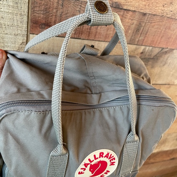 Fjallraven Kanken Backpack | Light Gray - Picture 5 of 6